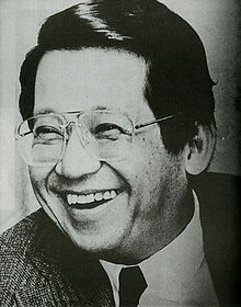 https://upload.wikimedia.org/wikipedia/commons/thumb/3/3b/Ninoy_Aquino.jpg/220px-Ninoy_Aquino.jpg